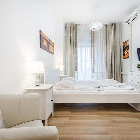 Bpr B4 Club Apartment Budapest Bagian luar foto